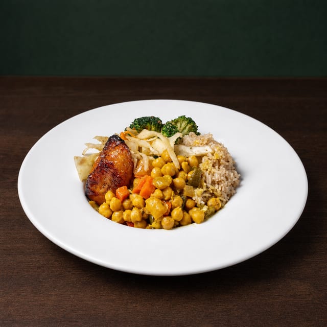 COCONUT CURRY CHICKPEAS BOWL.
