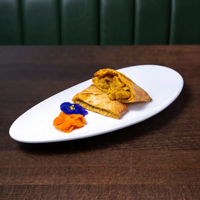 CURRY CHICKEN PATTY.
