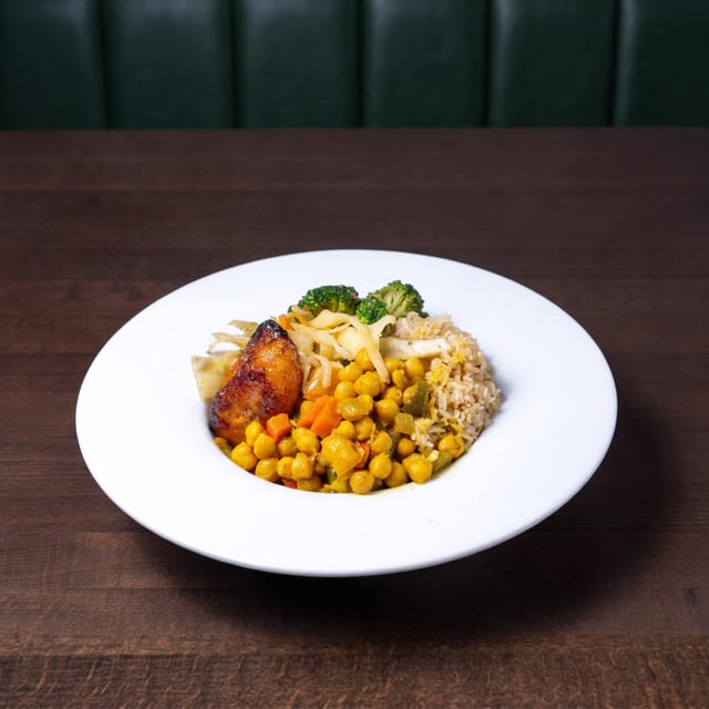COCONUT CURRY CHICKPEAS BOWL.